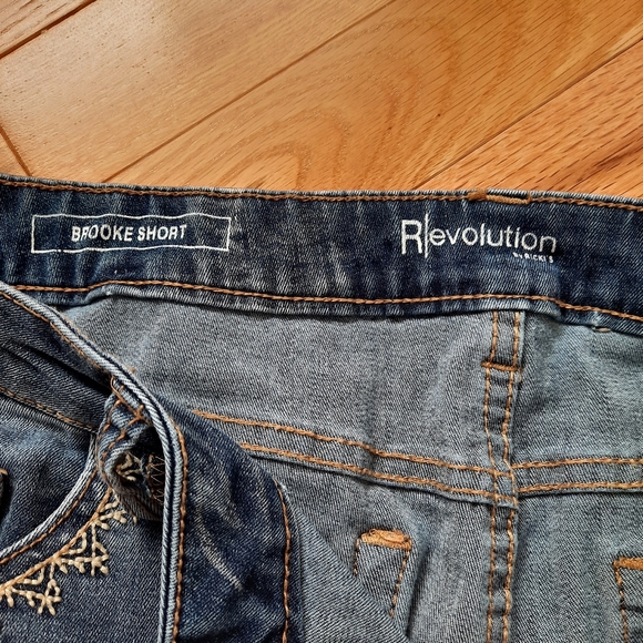 Super cute stretchy demin shorts - Picture 6 of 7